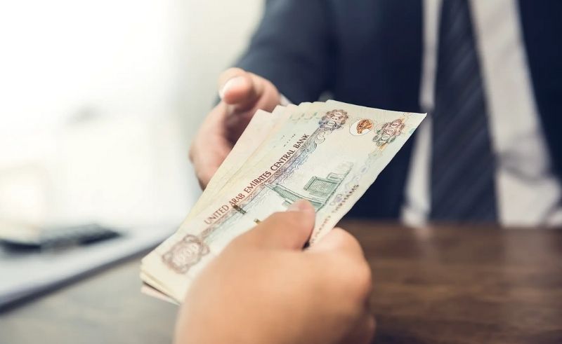 UAE Drops AED 5,000 Salary Requirement for Personal Loans