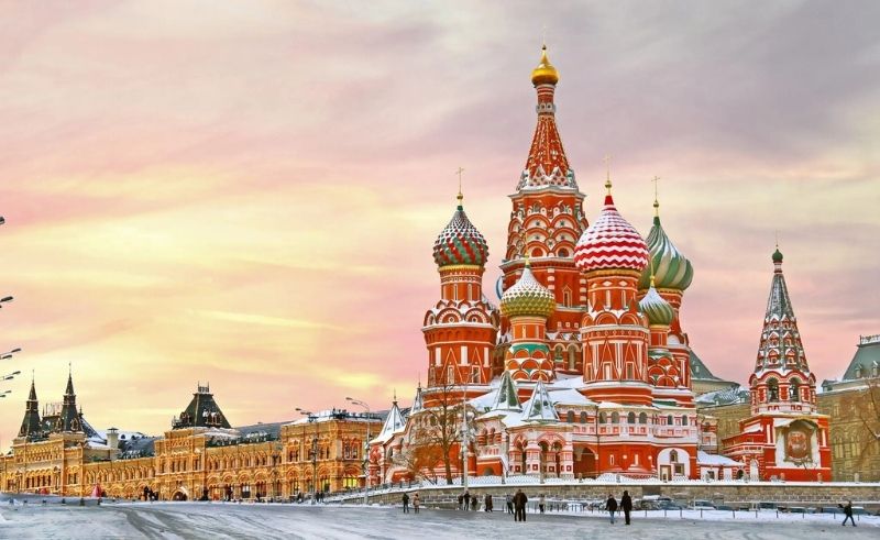 Saudi Arabia & Russia Sign Mutual 90-Day Visa-Free Entry Deal