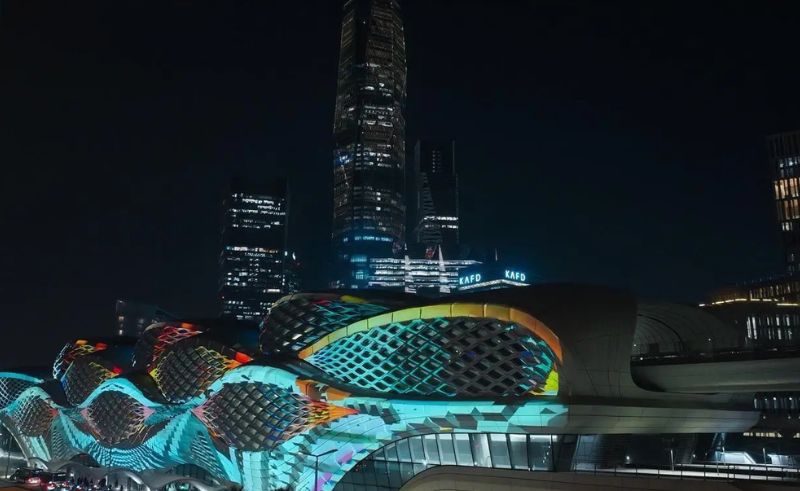 Noor Riyadh Illuminates Riyadh Metro Stations With Light Art