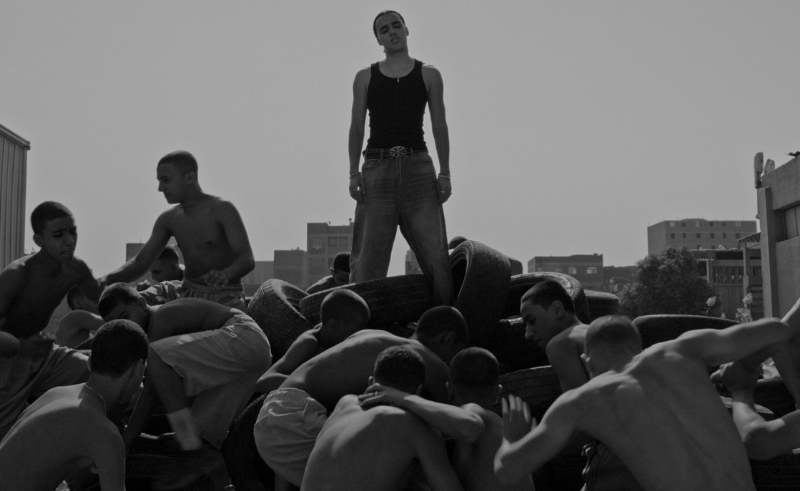 موند أصدر تراك "بزنس" بكليب سينمائي مختلف عن المشهد الموسيقي