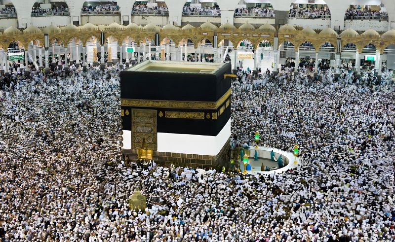 1,800 Umrah Agency Contracts Suspended After Review