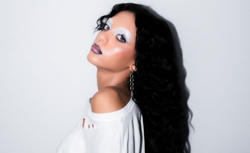 Hoda Unpacks Identity & Imitation in Dark Pop Track ‘Nafs El Hala2’