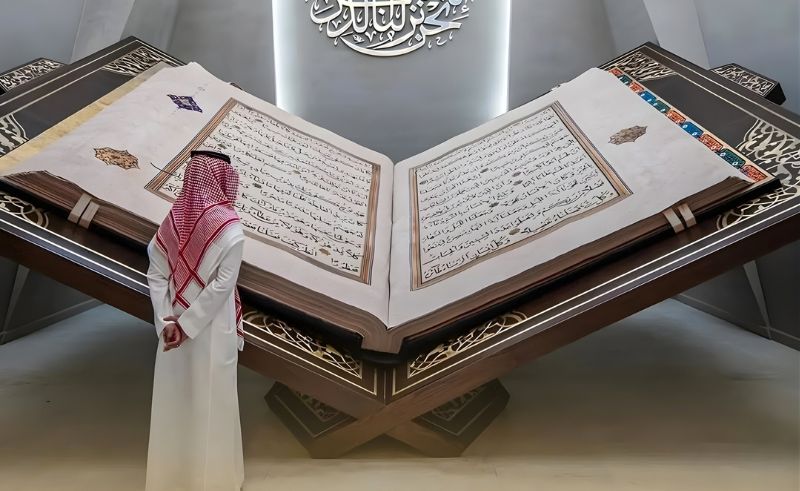 Holy Qur'an Museum in Makkah Displays World’s Largest Handwritten Copy