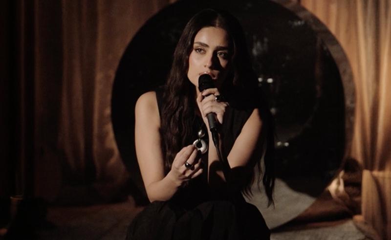 Zeyne Reimagines Three Tracks from Album ‘AWDA’ in Live Sessions 