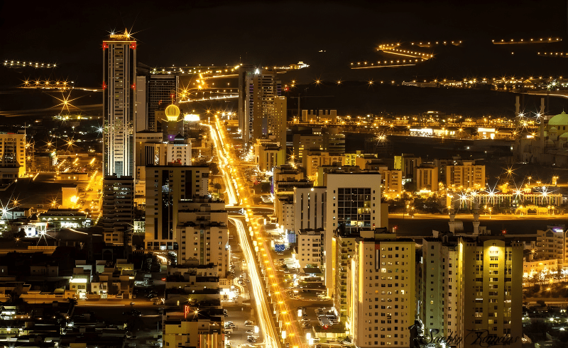  One Injured in Fujairah Fire Caused by Falling Debris