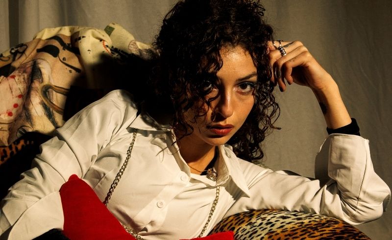 Shams Reimagines the Alt-Pop Sound on Debut Album ‘Qalb Plastic’
