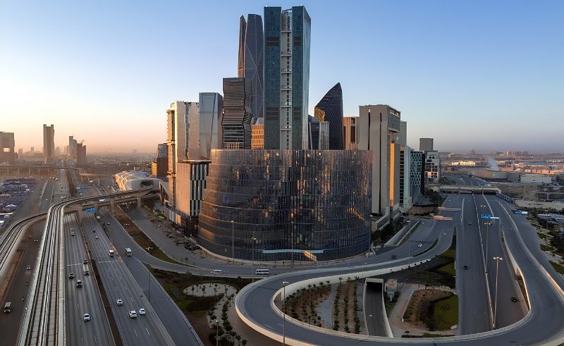 Flexible Working Hours Introduced Across 50 Riyadh Government Entities