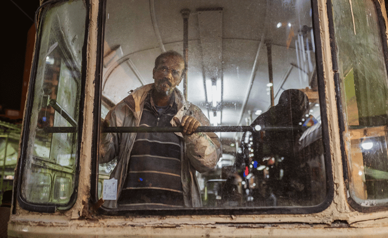 'Once There Was a Tram' Archives the Faces of Alexandrians in Transit
