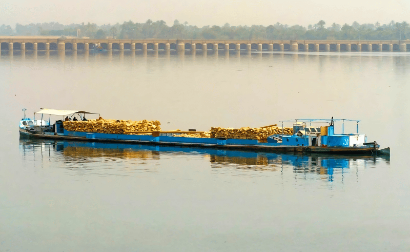 Oil Slick Contained After Barge Sinks at Aswan Port