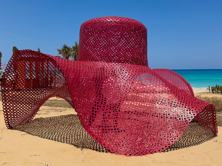 Ghoul Design Studio Unveils Giant Hat Installation at Saada Sahel