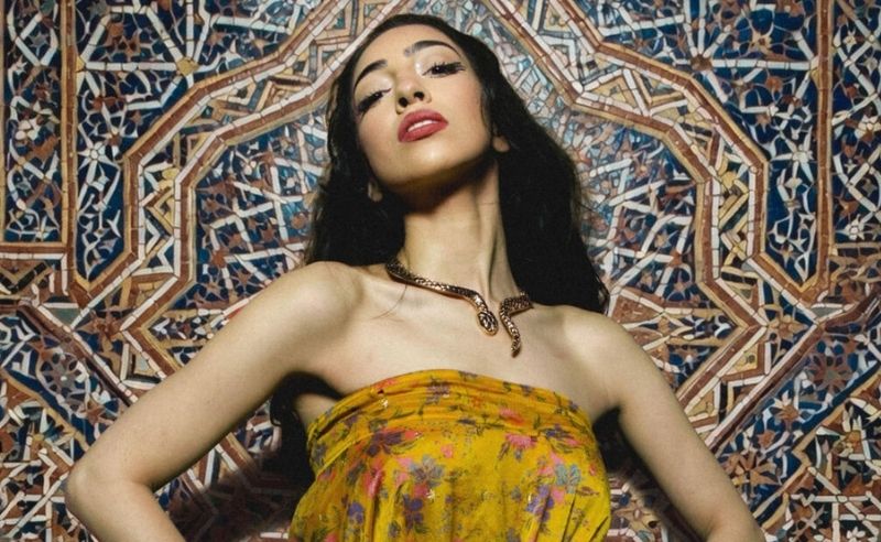 Azadi Reimagines Kafka’s Metamorphosis in Glam Rock Single ‘Sarsour’