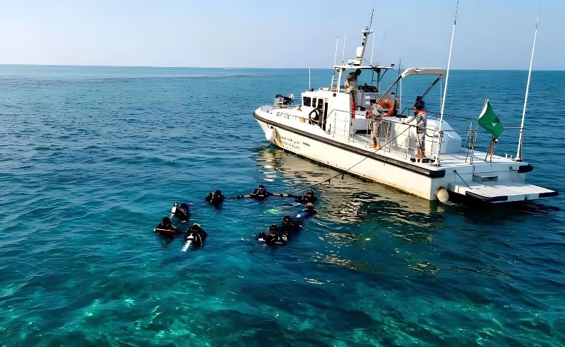 Volunteer Divers Join Seabed Cleanup at Aseer’s Umm Al Qasha Beach