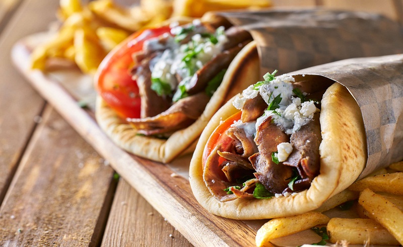 Nasr City Serves Up a Slice of Athens with 'Harat'