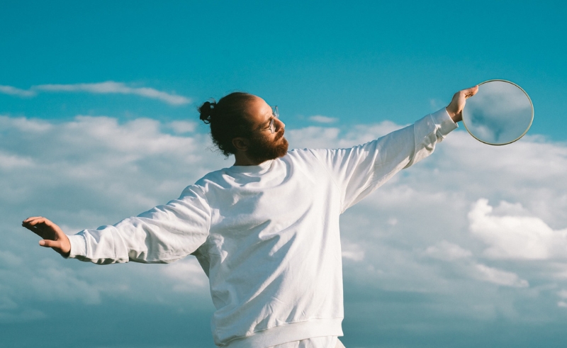 Youssef Kekhia Invites Us In With Heartfelt Ballad ‘Daw Zalam’ 