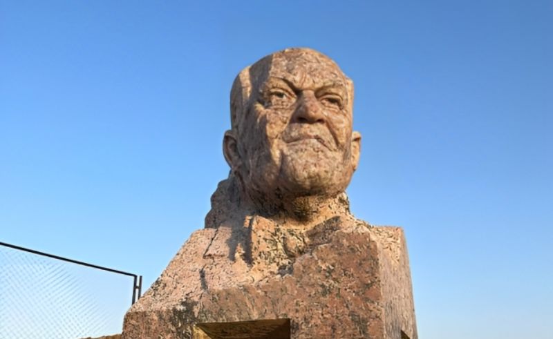New Aswan Statue Celebrates Famed Heart Surgeon Magdi Yacoub