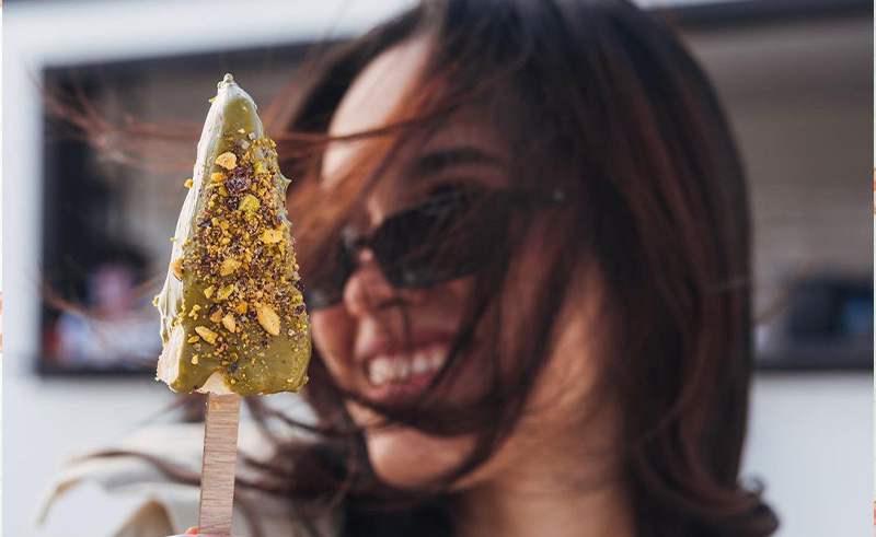 New Cairo's Simos Serves Cheesecake on a Stick