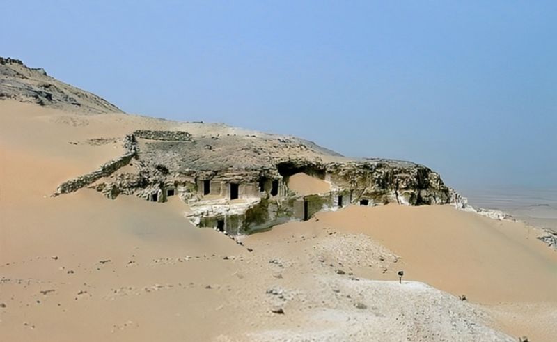 Byzantine Burial Chambers Unearthed in Assiut Necropolis