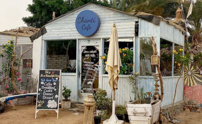 This Dahab Eatery Serves a Slice of Sunshine With Every Dish 