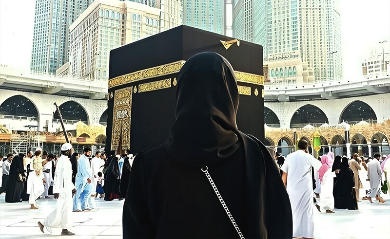 New Dress Code Directive for Women Umrah Visitors Goes Into Effect