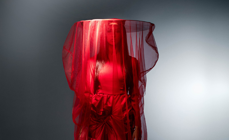 Abanob Raafat’s ‘Au-Del à Du Pouvoir’ is a Crimson Ode to Women