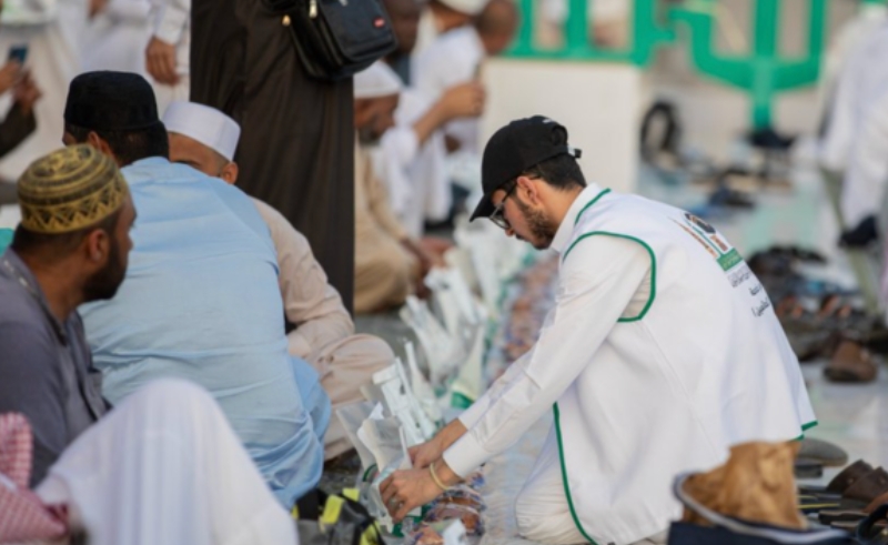 ‘Fast-Ending Iftar’ Program Gives Out 1 Million Meals to Curb Crashes