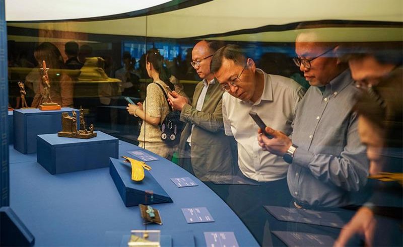 Egyptian Exhibition at Shanghai Museum Draws Huge Crowd on First Day