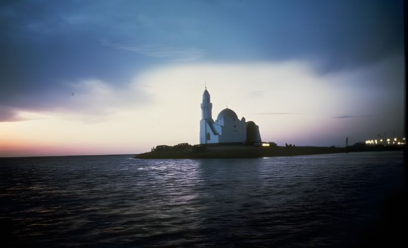 Jeddah’s Corniche Mosque by Egyptian Architect Abdel-Wahed El-Wakil