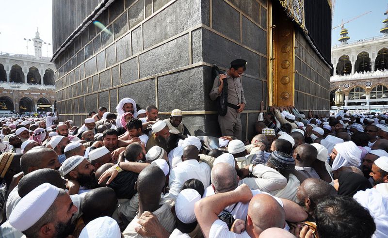 Pilgrims Urged Not to Stop at Kaaba's Black Stone During Tawaf
