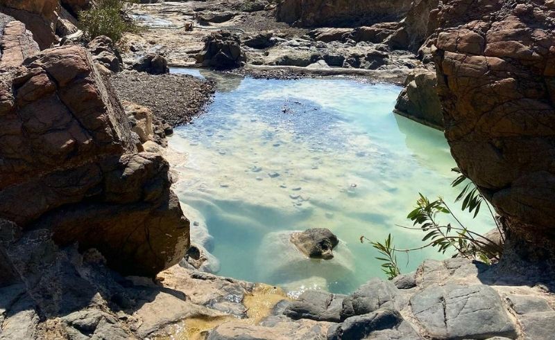 This Hidden Sulphur Pool in Fujairah Vanishes With the Seasons